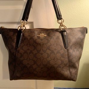 Coach Signature Canvas Tote